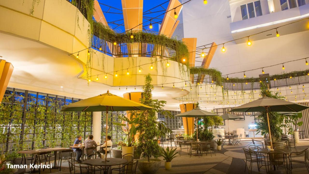 บีดับเบิลยู ลักชัวรี Hotel จัมบี ภายนอก รูปภาพ
