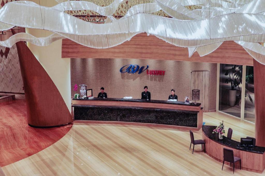 บีดับเบิลยู ลักชัวรี Hotel จัมบี ภายนอก รูปภาพ